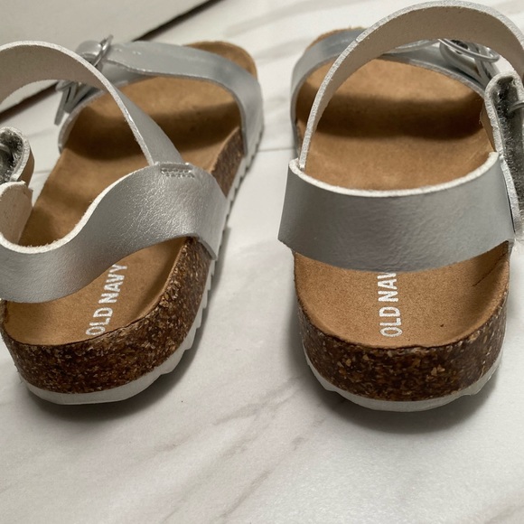 Old Navy youth sandals - Picture 4 of 4